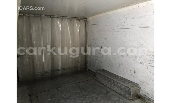 Acheter Import Voiture Toyota Hiace Blanc à Import - Dubai, Bujumbura Acheter Import Voiture Toyota Hiace Blanc à Import - Dubai, Bujumbura