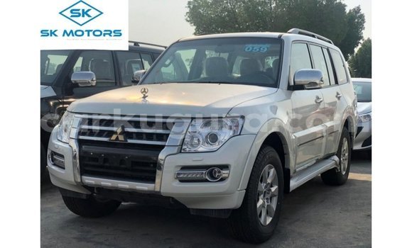 Acheter Import Voiture Mitsubishi Pajero Noir à Import - Dubai, Bujumbura