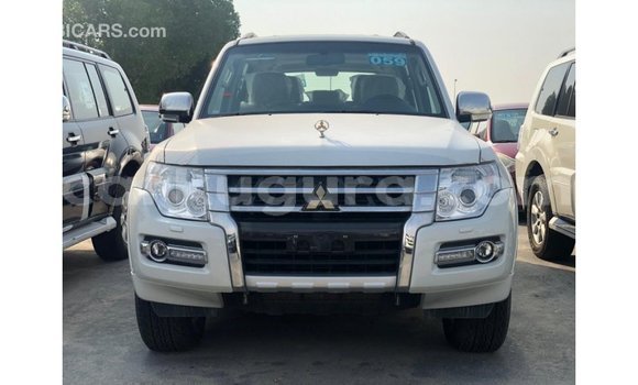 Nunua Imported Mitsubishi Pajero Nyeusi Gari ndani ya Import - Dubai nchini Bujumbura Nunua Imported Mitsubishi Pajero Nyeusi Gari ndani ya Import - Dubai nchini Bujumbura