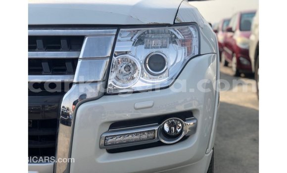 Nunua Imported Mitsubishi Pajero Nyeusi Gari ndani ya Import - Dubai nchini Bujumbura Nunua Imported Mitsubishi Pajero Nyeusi Gari ndani ya Import - Dubai nchini Bujumbura