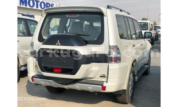 Nunua Imported Mitsubishi Pajero Nyeusi Gari ndani ya Import - Dubai nchini Bujumbura Nunua Imported Mitsubishi Pajero Nyeusi Gari ndani ya Import - Dubai nchini Bujumbura