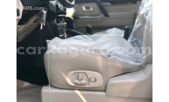 Nunua Imported Mitsubishi Pajero Nyeusi Gari ndani ya Import - Dubai nchini Bujumbura Nunua Imported Mitsubishi Pajero Nyeusi Gari ndani ya Import - Dubai nchini Bujumbura