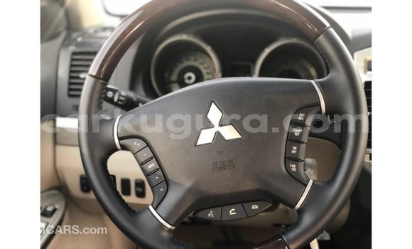 Nunua Imported Mitsubishi Pajero Nyeusi Gari ndani ya Import - Dubai nchini Bujumbura Nunua Imported Mitsubishi Pajero Nyeusi Gari ndani ya Import - Dubai nchini Bujumbura