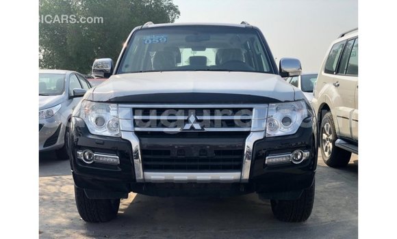 Acheter Import Voiture Mitsubishi Pajero Noir à Import - Dubai, Bujumbura Acheter Import Voiture Mitsubishi Pajero Noir à Import - Dubai, Bujumbura