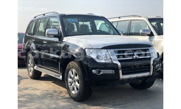 Acheter Import Voiture Mitsubishi Pajero Noir à Import - Dubai, Bujumbura Acheter Import Voiture Mitsubishi Pajero Noir à Import - Dubai, Bujumbura