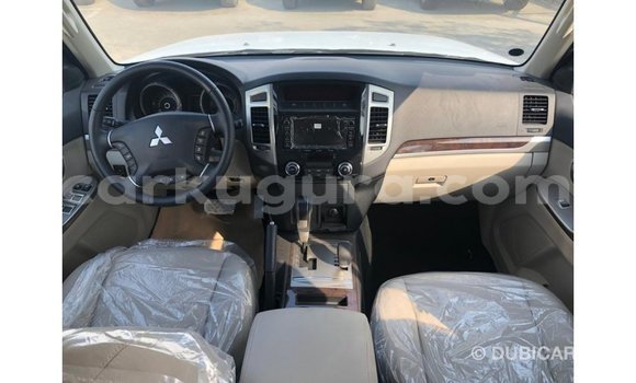 Acheter Import Voiture Mitsubishi Pajero Noir à Import - Dubai, Bujumbura Acheter Import Voiture Mitsubishi Pajero Noir à Import - Dubai, Bujumbura