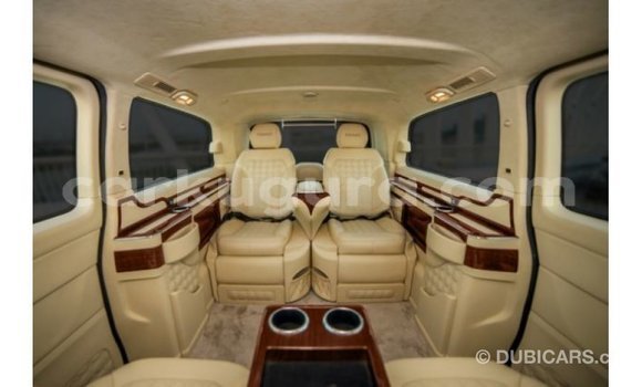 Acheter Import Voiture Mercedes-Benz 190 (W201) Noir à Import - Dubai, Bujumbura