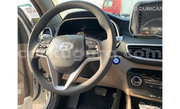 Nunua Imported Hyundai Tucson Nyeupe Gari ndani ya Import - Dubai nchini Bujumbura Nunua Imported Hyundai Tucson Nyeupe Gari ndani ya Import - Dubai nchini Bujumbura