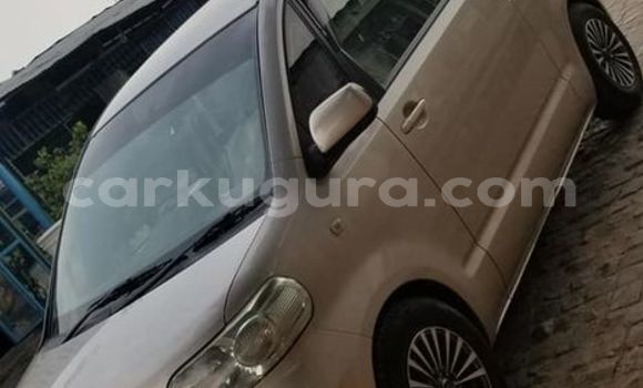 Nunua Ilio tumika Toyota Porte Beige Gari ndani ya Bujumbura nchini Bujumbura Nunua Ilio tumika Toyota Porte Beige Gari ndani ya Bujumbura nchini Bujumbura