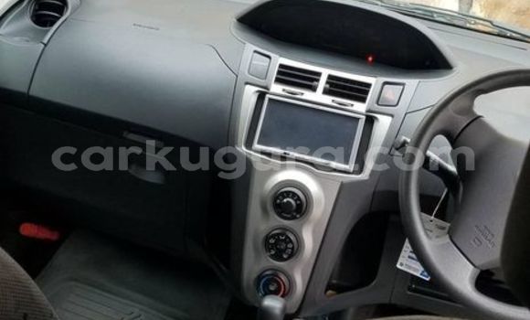 Nunua Ilio tumika Toyota Vitz Fedha Gari ndani ya Bujumbura nchini Bujumbura Nunua Ilio tumika Toyota Vitz Fedha Gari ndani ya Bujumbura nchini Bujumbura