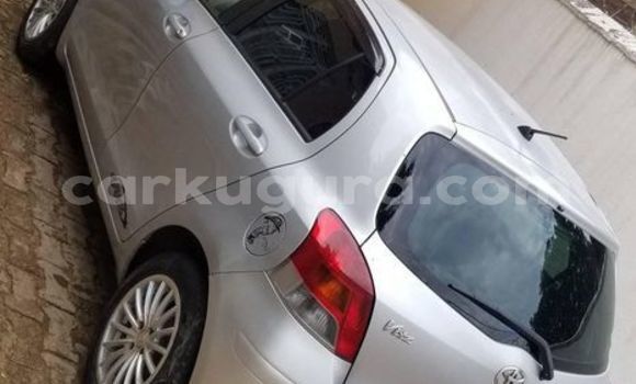 Nunua Ilio tumika Toyota Vitz Fedha Gari ndani ya Bujumbura nchini Bujumbura Nunua Ilio tumika Toyota Vitz Fedha Gari ndani ya Bujumbura nchini Bujumbura