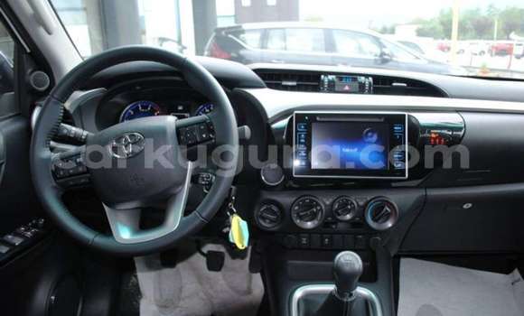 Nunua Ilio tumika Toyota Hilux Nyeupe Gari ndani ya Bujumbura nchini Bujumbura Nunua Ilio tumika Toyota Hilux Nyeupe Gari ndani ya Bujumbura nchini Bujumbura