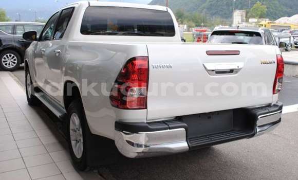 Nunua Ilio tumika Toyota Hilux Nyeupe Gari ndani ya Bujumbura nchini Bujumbura Nunua Ilio tumika Toyota Hilux Nyeupe Gari ndani ya Bujumbura nchini Bujumbura