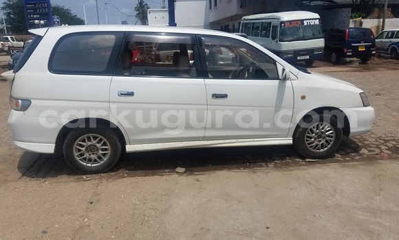 Acheter Occasion Voiture Toyota Gaia Blanc à Bujumbura, Bujumbura Acheter Occasion Voiture Toyota Gaia Blanc à Bujumbura, Bujumbura