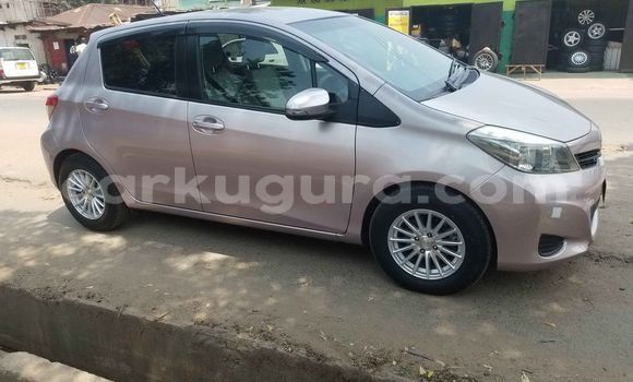 Acheter Occasion Voiture Toyota Vitz Gris à Bujumbura, Bujumbura Acheter Occasion Voiture Toyota Vitz Gris à Bujumbura, Bujumbura