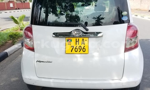 Acheter Occasion Voiture Toyota Ractis Blanc à Bujumbura, Bujumbura Acheter Occasion Voiture Toyota Ractis Blanc à Bujumbura, Bujumbura