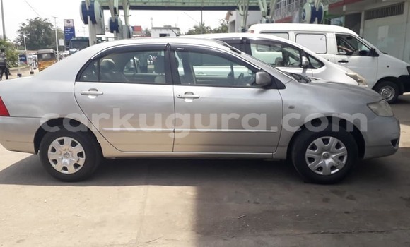 Nunua Ilio tumika Toyota Corolla Fedha Gari ndani ya Bujumbura nchini Bujumbura Nunua Ilio tumika Toyota Corolla Fedha Gari ndani ya Bujumbura nchini Bujumbura