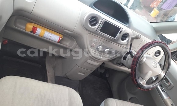 Nunua Ilio tumika Toyota Porte Bluu Gari ndani ya Bujumbura nchini Bujumbura Nunua Ilio tumika Toyota Porte Bluu Gari ndani ya Bujumbura nchini Bujumbura