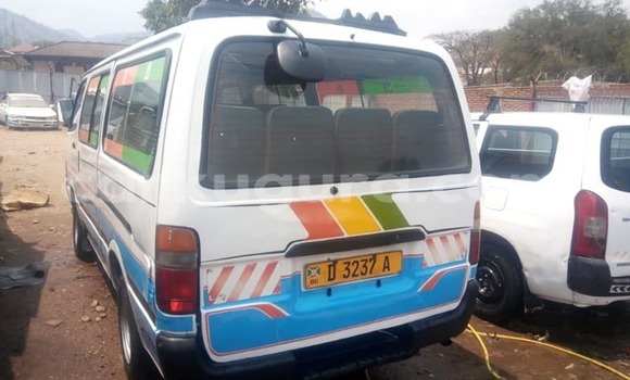 Nunua Ilio tumika Toyota Hiace Nyingine Gari ndani ya Bujumbura nchini Bujumbura Nunua Ilio tumika Toyota Hiace Nyingine Gari ndani ya Bujumbura nchini Bujumbura
