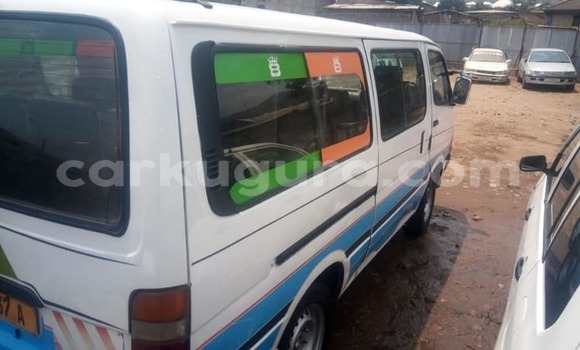Nunua Ilio tumika Toyota Hiace Nyingine Gari ndani ya Bujumbura nchini Bujumbura Nunua Ilio tumika Toyota Hiace Nyingine Gari ndani ya Bujumbura nchini Bujumbura
