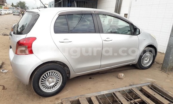 Nunua Ilio tumika Toyota Vitz Fedha Gari ndani ya Bujumbura nchini Bujumbura Nunua Ilio tumika Toyota Vitz Fedha Gari ndani ya Bujumbura nchini Bujumbura