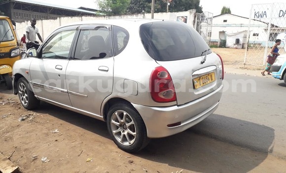 Nunua Ilio tumika Toyota Duet Fedha Gari ndani ya Bujumbura nchini Bujumbura Nunua Ilio tumika Toyota Duet Fedha Gari ndani ya Bujumbura nchini Bujumbura
