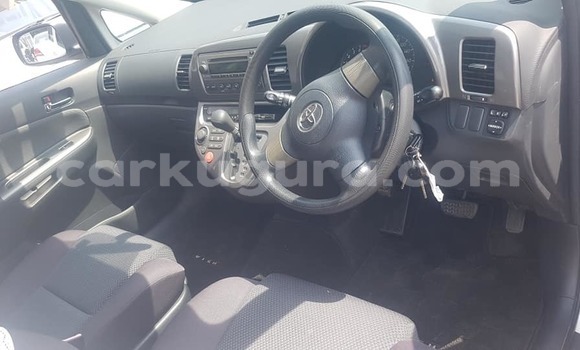 Acheter Occasion Voiture Toyota Wish Blanc à Bujumbura, Bujumbura Acheter Occasion Voiture Toyota Wish Blanc à Bujumbura, Bujumbura