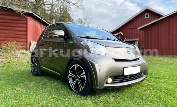 Acheter Occasion Voiture Toyota iQ Marron à Bujumbura, Bujumbura