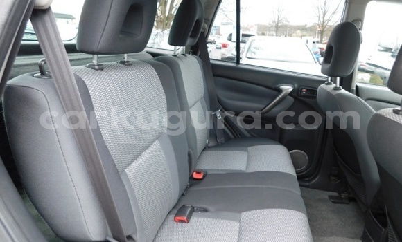 Acheter Occasion Voiture Toyota RAV4 Gris à Bururi, Burundi Acheter Occasion Voiture Toyota RAV4 Gris à Bururi, Burundi