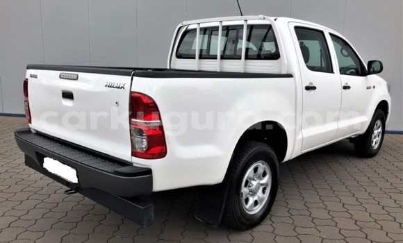 Acheter Occasion Voiture Toyota Hilux Blanc à Buyenzi, Bujumbura Acheter Occasion Voiture Toyota Hilux Blanc à Buyenzi, Bujumbura