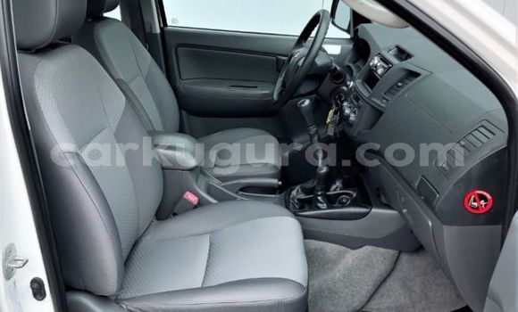 Acheter Occasion Voiture Toyota Hilux Blanc à Buyenzi, Bujumbura Acheter Occasion Voiture Toyota Hilux Blanc à Buyenzi, Bujumbura