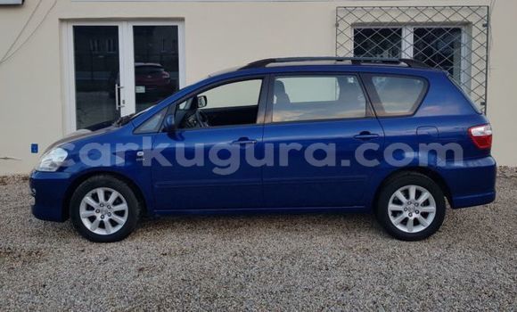Acheter Occasion Voiture Toyota Avensis Verso Bleu à Muramvya, Burundi Acheter Occasion Voiture Toyota Avensis Verso Bleu à Muramvya, Burundi