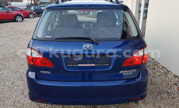 Acheter Occasion Voiture Toyota Avensis Verso Bleu à Muramvya, Burundi Acheter Occasion Voiture Toyota Avensis Verso Bleu à Muramvya, Burundi