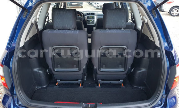 Acheter Occasion Voiture Toyota Avensis Verso Bleu à Muramvya, Burundi Acheter Occasion Voiture Toyota Avensis Verso Bleu à Muramvya, Burundi
