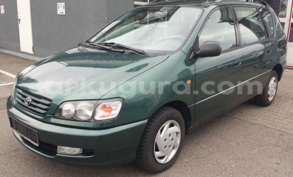 Acheter Occasion Voiture Toyota Picnic Vert à Rohero, Bujumbura Acheter Occasion Voiture Toyota Picnic Vert à Rohero, Bujumbura