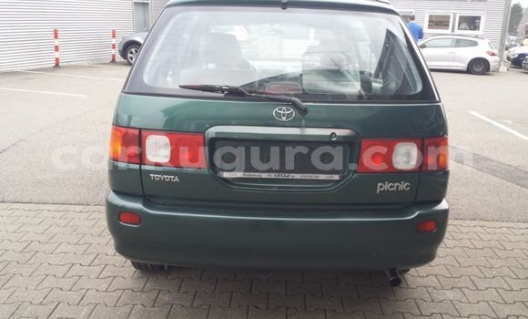 Acheter Occasion Voiture Toyota Picnic Vert à Rohero, Bujumbura Acheter Occasion Voiture Toyota Picnic Vert à Rohero, Bujumbura