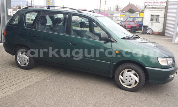 Acheter Occasion Voiture Toyota Picnic Vert à Rohero, Bujumbura Acheter Occasion Voiture Toyota Picnic Vert à Rohero, Bujumbura