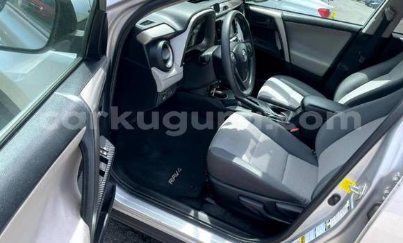 Acheter Occasion Voiture Toyota RAV4 Gris à Rutana, Burundi Acheter Occasion Voiture Toyota RAV4 Gris à Rutana, Burundi
