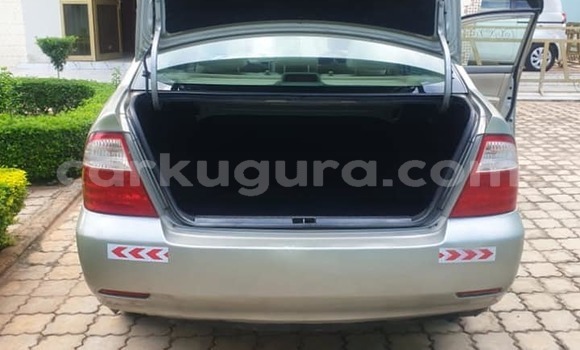Nunua Ilio tumika Toyota Corolla Fedha Gari ndani ya Bujumbura nchini Bujumbura Nunua Ilio tumika Toyota Corolla Fedha Gari ndani ya Bujumbura nchini Bujumbura