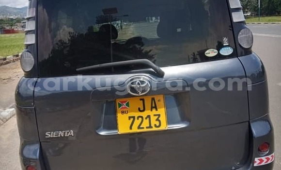 Acheter Occasion Voiture Toyota Sienta Noir à Bujumbura, Bujumbura Acheter Occasion Voiture Toyota Sienta Noir à Bujumbura, Bujumbura