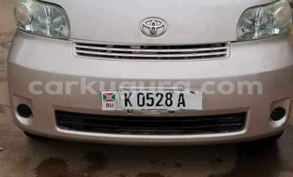 Acheter Occasion Voiture Toyota Porte Marron à Bujumbura, Bujumbura Acheter Occasion Voiture Toyota Porte Marron à Bujumbura, Bujumbura