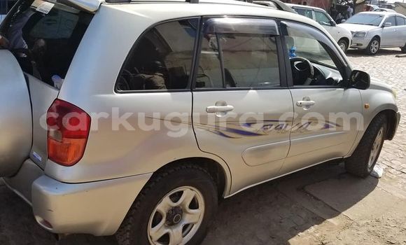Acheter Occasion Voiture Toyota RAV4 Gris à Bujumbura, Bujumbura Acheter Occasion Voiture Toyota RAV4 Gris à Bujumbura, Bujumbura