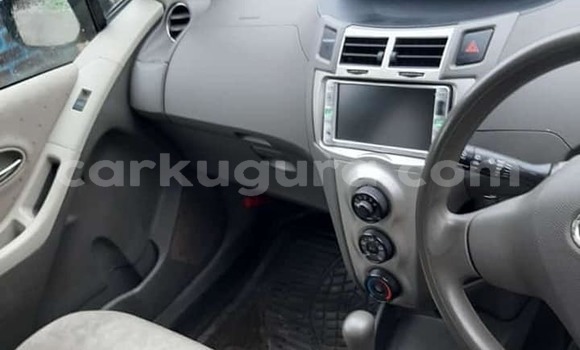 Nunua Ilio tumika Toyota Vitz Fedha Gari ndani ya Bujumbura nchini Bujumbura Nunua Ilio tumika Toyota Vitz Fedha Gari ndani ya Bujumbura nchini Bujumbura