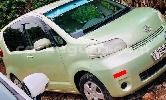Acheter Occasion Voiture Toyota Porte Vert à Bujumbura, Bujumbura Acheter Occasion Voiture Toyota Porte Vert à Bujumbura, Bujumbura