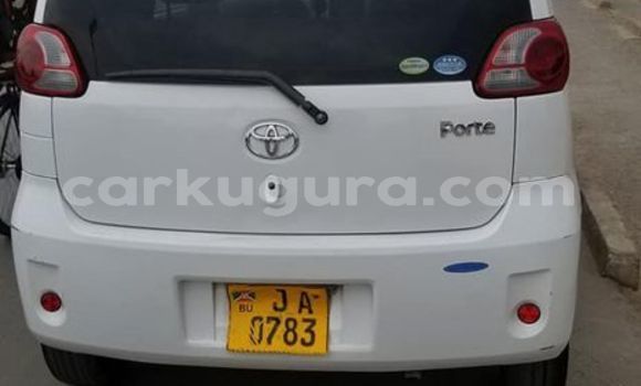 Acheter Occasion Voiture Toyota Porte Blanc à Bujumbura, Bujumbura Acheter Occasion Voiture Toyota Porte Blanc à Bujumbura, Bujumbura