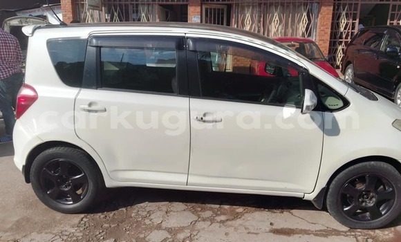 Acheter Occasion Voiture Toyota Ractis Blanc à Bujumbura, Bujumbura Acheter Occasion Voiture Toyota Ractis Blanc à Bujumbura, Bujumbura