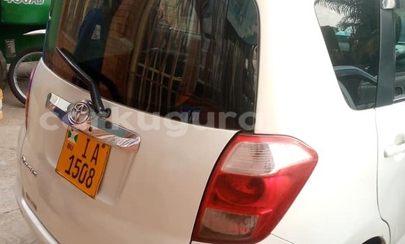 Acheter Occasion Voiture Toyota Ractis Blanc à Bujumbura, Bujumbura Acheter Occasion Voiture Toyota Ractis Blanc à Bujumbura, Bujumbura