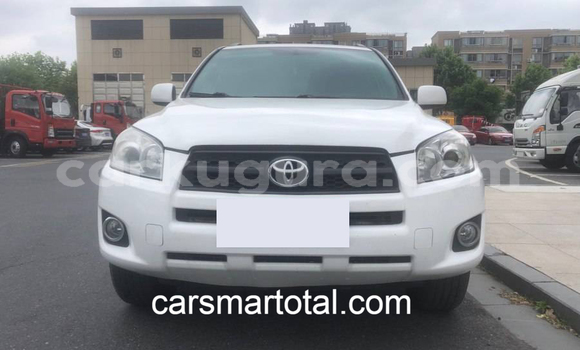 Acheter Occasion Voiture Toyota RAV4 Blanc à Gihosha, Bujumbura Acheter Occasion Voiture Toyota RAV4 Blanc à Gihosha, Bujumbura