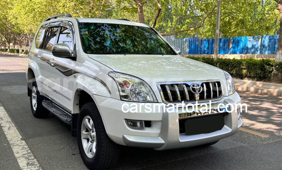 Acheter Occasion Voiture Toyota Prado Blanc à Gihosha, Bujumbura Acheter Occasion Voiture Toyota Prado Blanc à Gihosha, Bujumbura