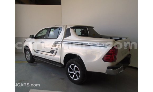 Acheter Import Voiture Toyota Hilux Blanc à Import - Dubai, Bujumbura Acheter Import Voiture Toyota Hilux Blanc à Import - Dubai, Bujumbura